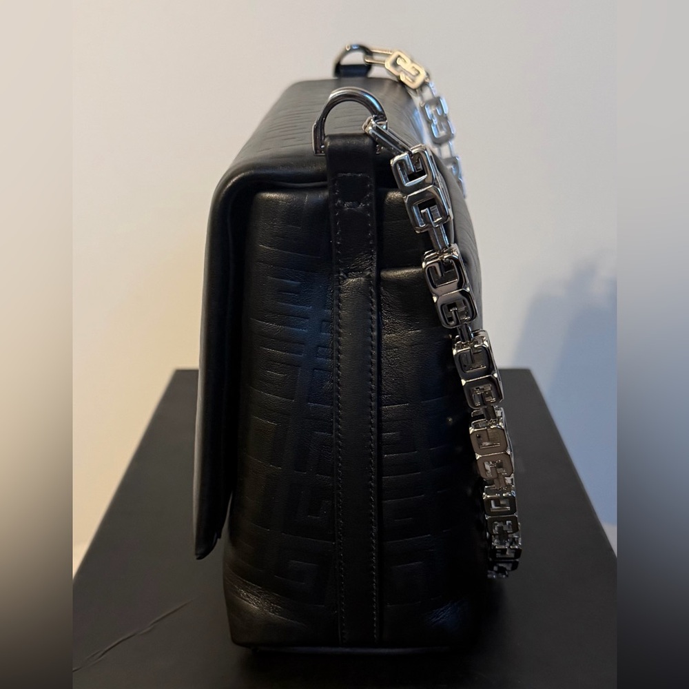 Givenchy 4G Black Leather Shoulder Bag - Picture 8 of 16